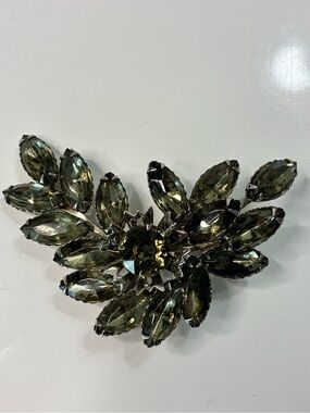 VTG Retro Olive Green Crystal Floral Brooch - Women Jewelry